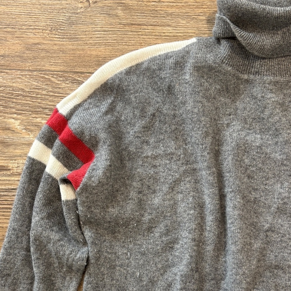 Velvet by Graham & Spencer Gray Cashmere Sweater Women's Size Large Red White - Picture 5 of 15